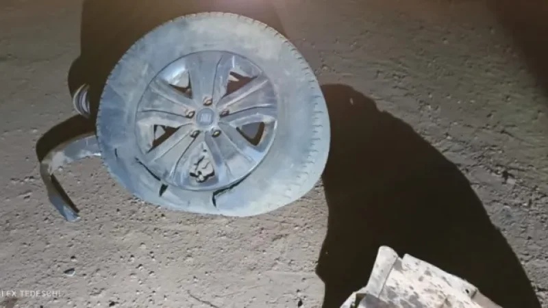 Foto 1 da matéria: Colisão entre duas caminhonetes deixa veículo destruído na Linha P-14, em Parecis