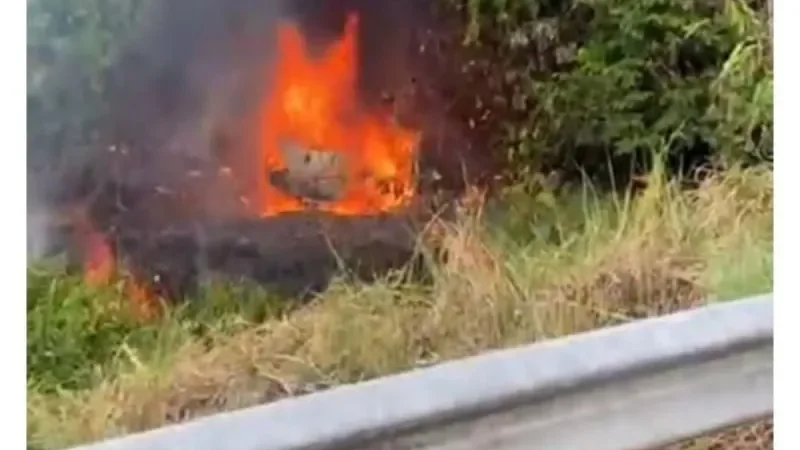 Foto 1 da matéria: Criança morre carbonizada e outra está desaparecida após grave acidente na BR-429 em Seringueiras