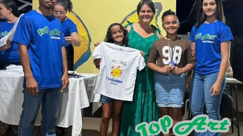 Foto 4 da matéria: Escola Maria Comandolli Lira realiza projeto “Aluno Destaque 2025” em parceria com a Top Art Uniformes