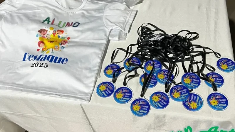 Foto 1 da matéria: Escola Maria Comandolli Lira realiza projeto “Aluno Destaque 2025” em parceria com a Top Art Uniformes