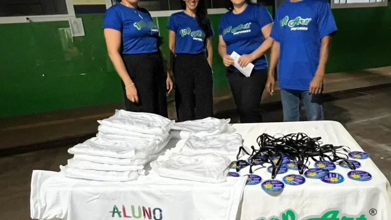 Foto 3 da matéria: Escola Maria Comandolli Lira realiza projeto “Aluno Destaque 2025” em parceria com a Top Art Uniformes