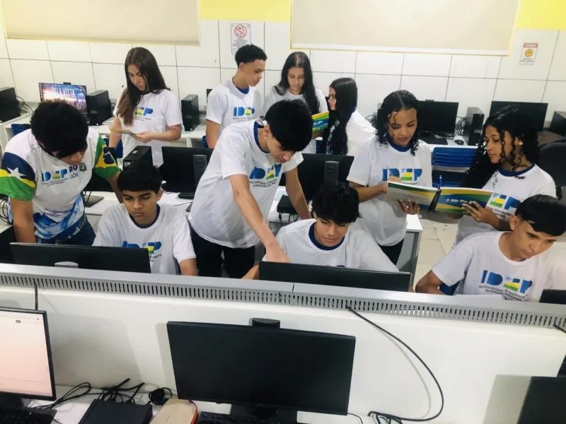 Estudantes do ensino médio integral em Rondônia têm acesso a Curso Técnico em Informática