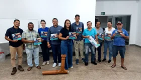 Moradores do Bairro Olímpico recebem orientações sobre a rede de esgoto em...
