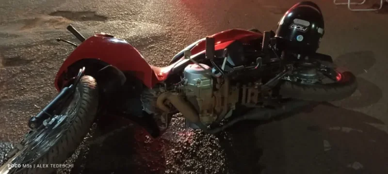 Mulher fica em estado grave após colisão entre motoneta e carro em Rolim de Moura
