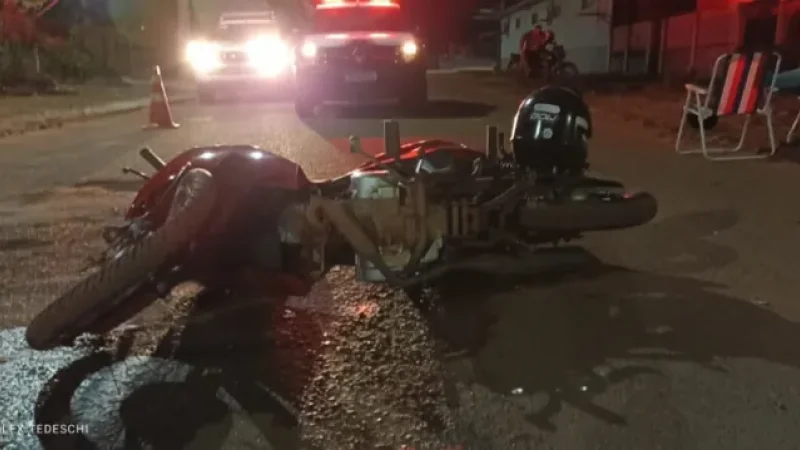 Foto 4 da matéria: Mulher fica em estado grave após colisão entre motoneta e carro em Rolim de Moura
