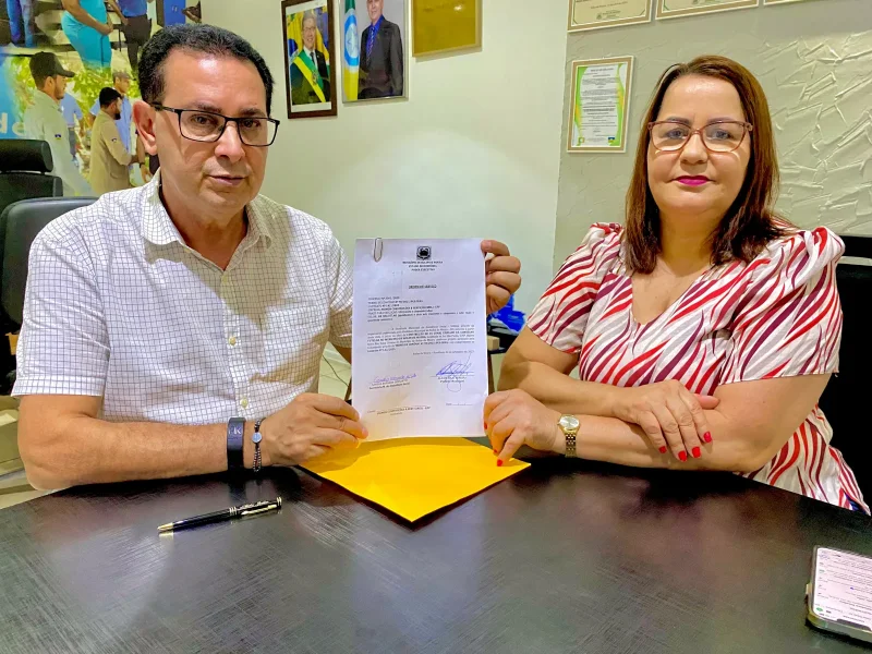Prefeito Aldo Júlio e a secretária Sandra Miranda assinam ordem de serviço para construção da nova sede do Conselho Tutelar de Rolim de Moura