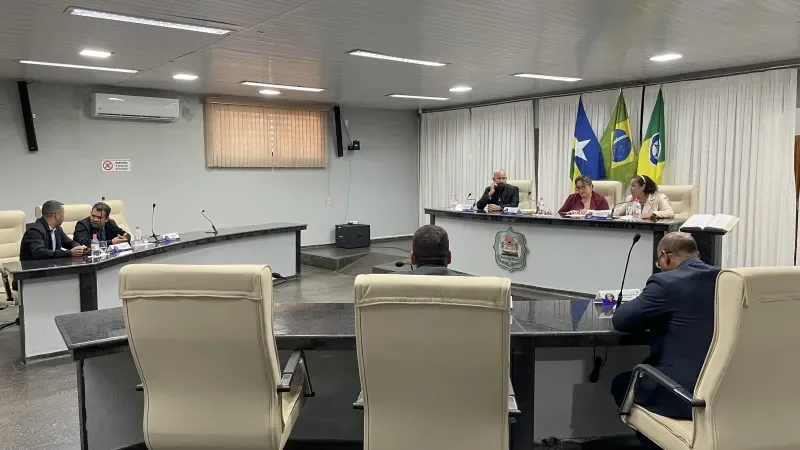 Foto 4 da matéria: Sob a presidência de Janete Lins, Câmara de vereadores de Rolim de Moura aprova quase R$ 15 milhões em extraordinária