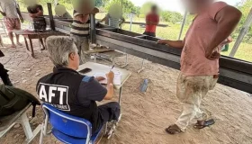 Venezuelanos são resgatados de trabalho análogo à escravidão dentro de...