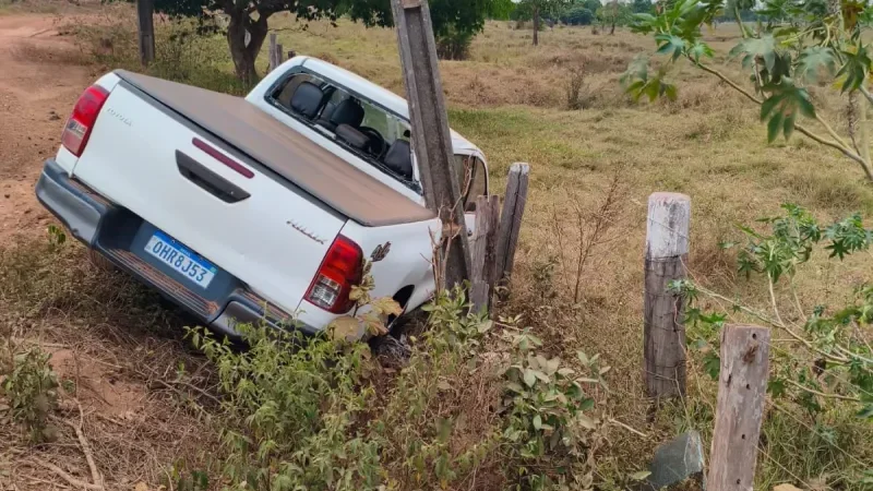 Foto 3 da matéria: Vereador Thiago Hulk sofre acidente de carro na linha 176 em Rolim de Moura