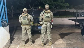 PF e PM cumprem mandado de prisão em ação de cooperação internacional com...