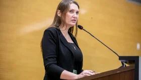 Deputada Lebrinha se manifesta sobre desocupação de famílias na Linha 106