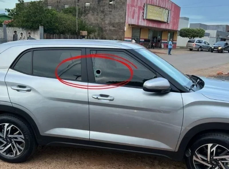 Homem é baleado em frente ao Hospital Municipal de Alta Floresta d’Oeste; dupla em motocicleta fugiu após o crime