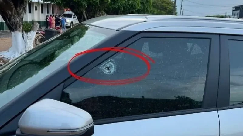 Foto 3 da matéria: Homem é baleado em frente ao Hospital Municipal de Alta Floresta d’Oeste; dupla em motocicleta fugiu após o crime