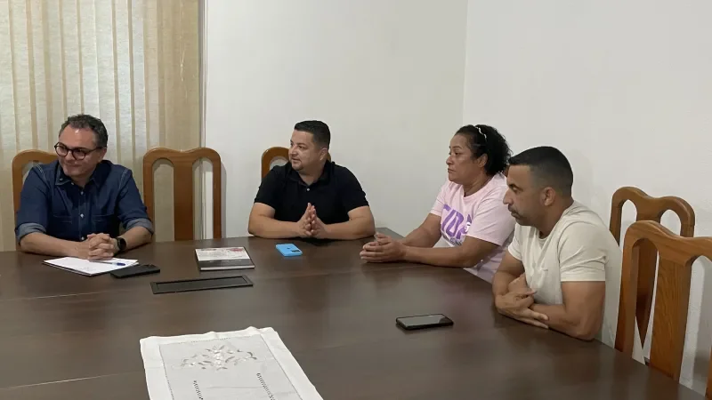 Foto 1 da matéria: Ivan Vasconcelos, presidente da Câmara Municipal de Rolim de Moura, recebe o vice-governador Sérgio Gonçalves na Casa Legislativa