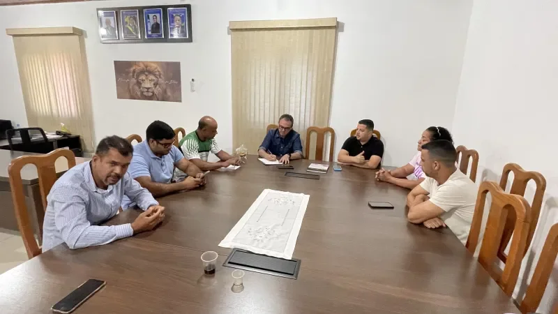 Foto 4 da matéria: Ivan Vasconcelos, presidente da Câmara Municipal de Rolim de Moura, recebe o vice-governador Sérgio Gonçalves na Casa Legislativa