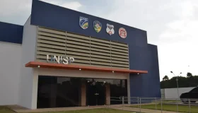 Menina de 12 anos diz não querer mais morar com a mãe e o padrasto por causa...