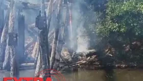 Ponte prestes a desabar é queimada em Chupinguaia