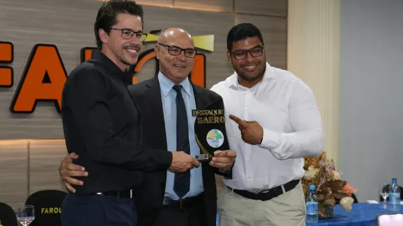 Foto 64 da matéria: Prefeito Aldo Júlio participa de cerimônia de premiação do SAERO 2024 e destaca conquistas da educação de Rolim de Moura