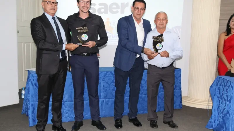 Foto 43 da matéria: Prefeito Aldo Júlio participa de cerimônia de premiação do SAERO 2024 e destaca conquistas da educação de Rolim de Moura