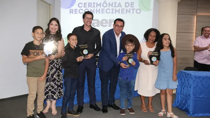 Foto 32 da matéria: Prefeito Aldo Júlio participa de cerimônia de premiação do SAERO 2024 e destaca conquistas da educação de Rolim de Moura