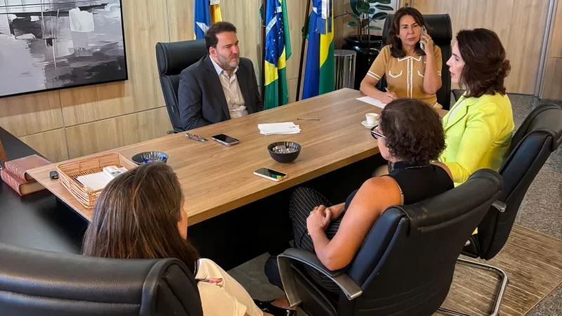 Foto 3 da matéria: Presidente da ALE/RO recebe Comissão de Direito Agrário da OAB e reforça apoio à pauta da regularização fundiária