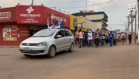 Romeiros percorrem rodovias de acesso a Rolim de Moura em procissão de fé...