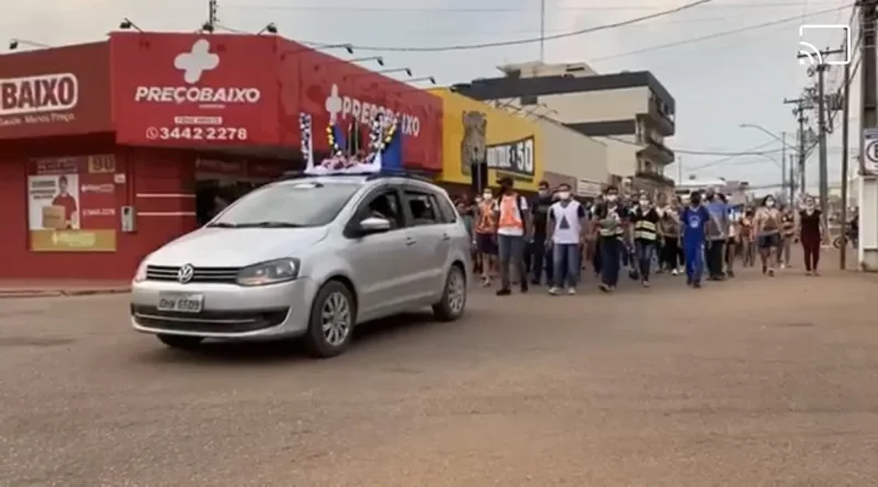 Romeiros percorrem rodovias de acesso a Rolim de Moura em procissão de fé neste fim de semana