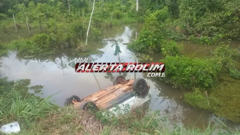 Foto 1 da matéria: Veículo é encontrado dentro de rio na zona rural de Rolim de Moura