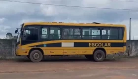 Alunos do interior quase perdem prova do Enem após ônibus ser barrado pela...