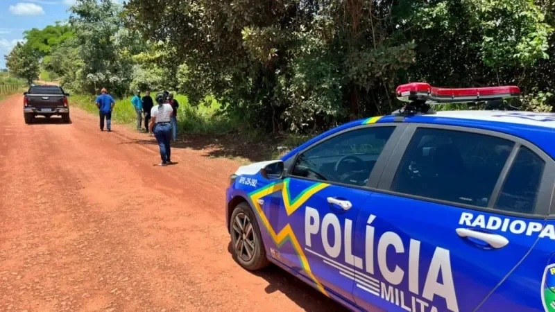 Foto 1 da matéria: Atualização: Homem é morto dentro de residência e corpo é desovado na Linha 180, em Rolim de Moura