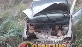 Carro capota na RO-383 e motorista é socorrido ao hospital em Rolim de Moura