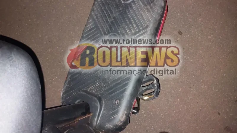 Foto 3 da matéria: Carro invade preferencial e atropela scooter elétrica conduzida por adolescente de 15 anos em Rolim de Moura