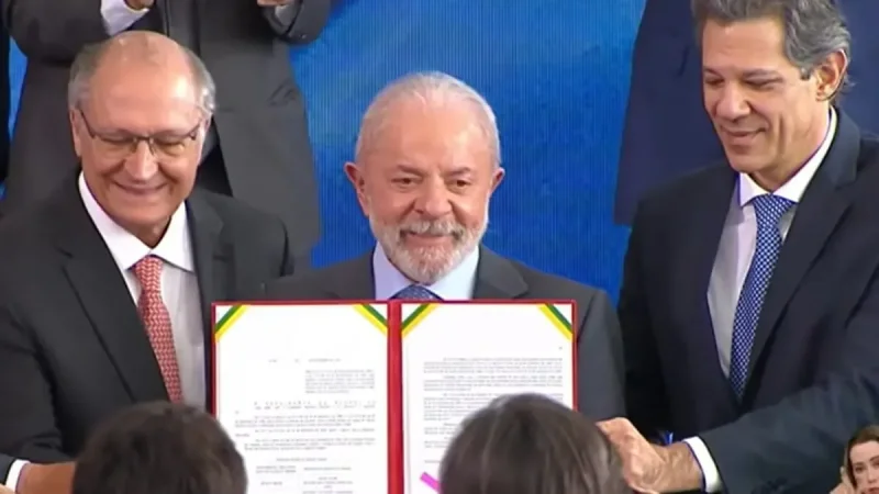 Governo sanciona lei que amplia isenção do Imposto de Renda para quem ganha até R$ 5 mil