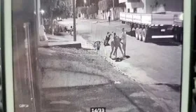 Homem é condenado a 19 anos e 6 meses pela morte de jovem incendiado em via...