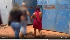 Mãe é presa após imagens a mostrarem em posto instantes antes de incêndio...