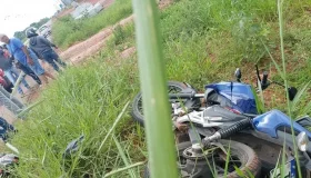 Motociclista e Passageiro São Socorridos em Estado Grave Após Colisão com...