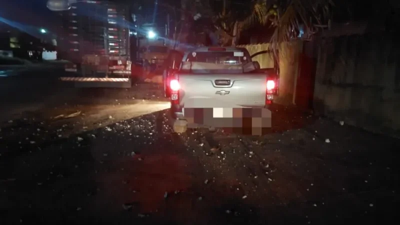 Foto 2 da matéria: Motociclista morre após colisão com caminhonete que derrubou poste no bairro Centenário, em Rolim de Moura