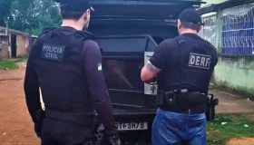 Polícia Civil cumpre mandados e prende suspeitos de roubo em residência...
