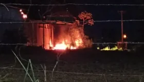 Incêndio de grandes proporções atinge antiga Cibrazem, em Rolim de Moura