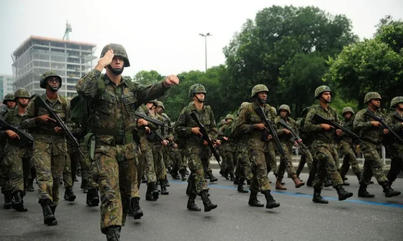 Alistamento militar para homens e mulheres começa dia 1º