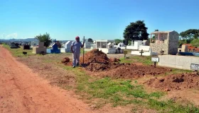 Coveiro é morto a tiros dentro de cemitério na Linha 06, em Cacoal