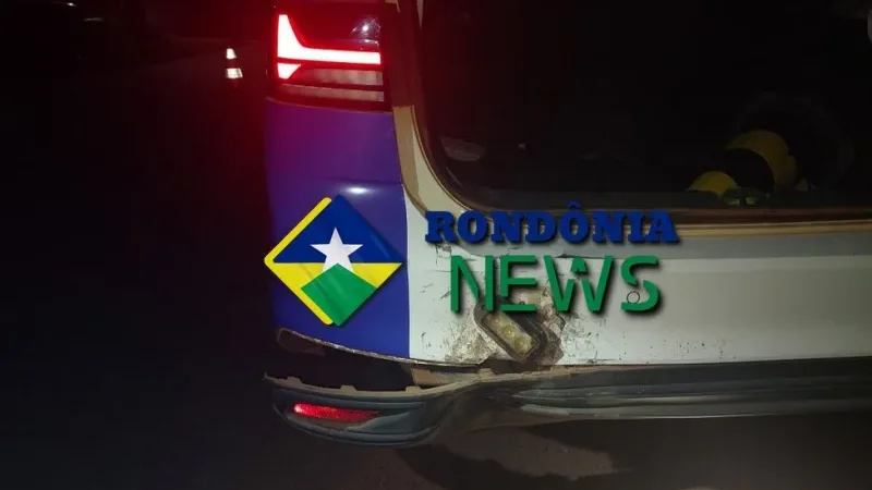 Foto 2 da matéria: Distração e imprudência: inabilitado colide contra viatura da PM em Cacoal