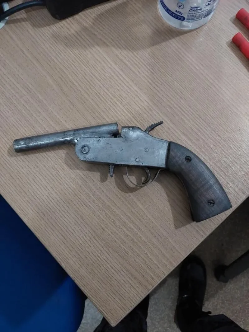 Homem é preso após atirar em via pública com arma de fogo em Rolim de Moura