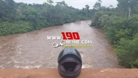Homem está desaparecido após suspeita pular de ponte, equipe de bombeiros já...