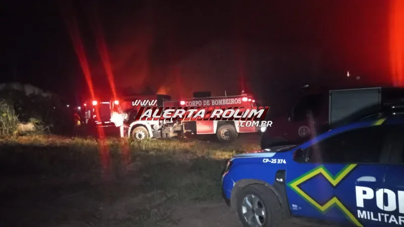 Foto 4 da matéria: Incêndio de grandes proporções atinge antiga Cibrazem, em Rolim de Moura