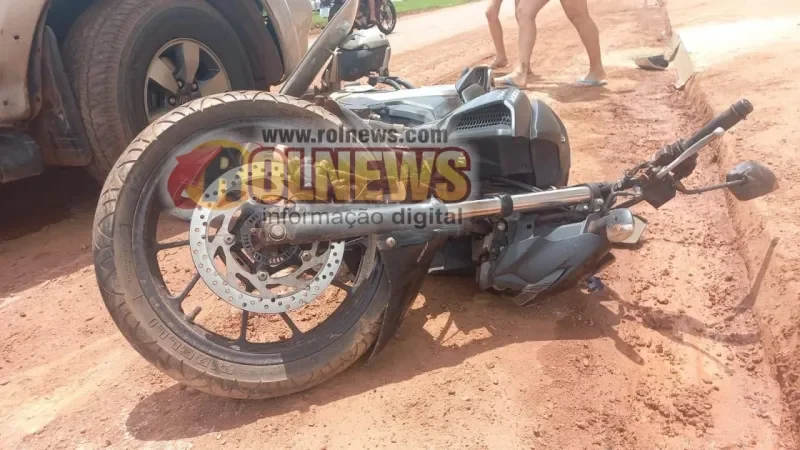 Foto 3 da matéria: Motociclista fica ferido após colisão com caminhonete em cruzamento no Centro de Rolim de Moura