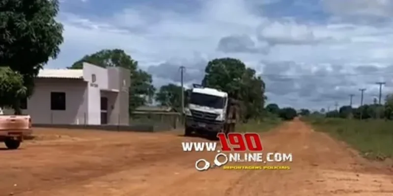 Produtores rurais e madeireira entram em conflito por danos na RO-135 no distrito de Izidolândia em Alta Floresta d´Oeste