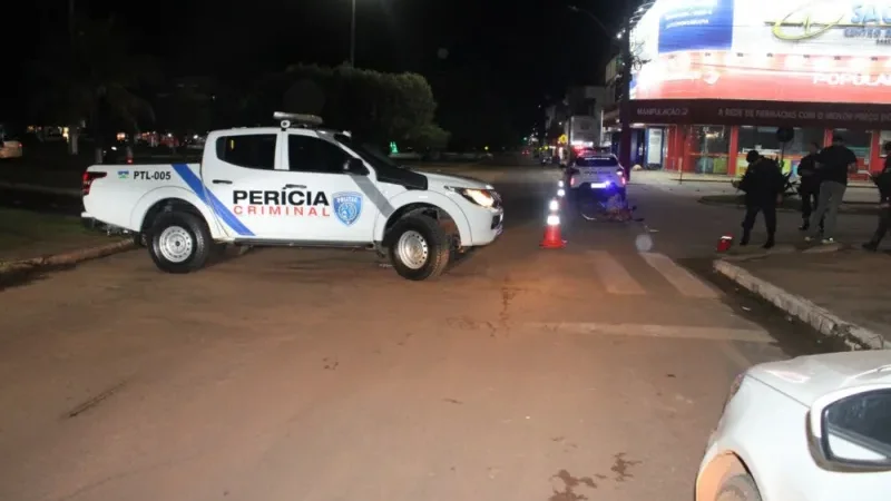 Foto 2 da matéria: Rolim de Moura: Adolescente em bicicleta elétrica é socorrido após ser atingido por carro no centro da cidade