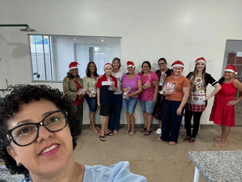 Secretaria Municipal de Saúde promove terceira oficina natalina para geração de renda a pessoas acometidas pela hanseníase