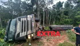 Mulher morre atropelada por carreta desgovernada na Serra da BR-435